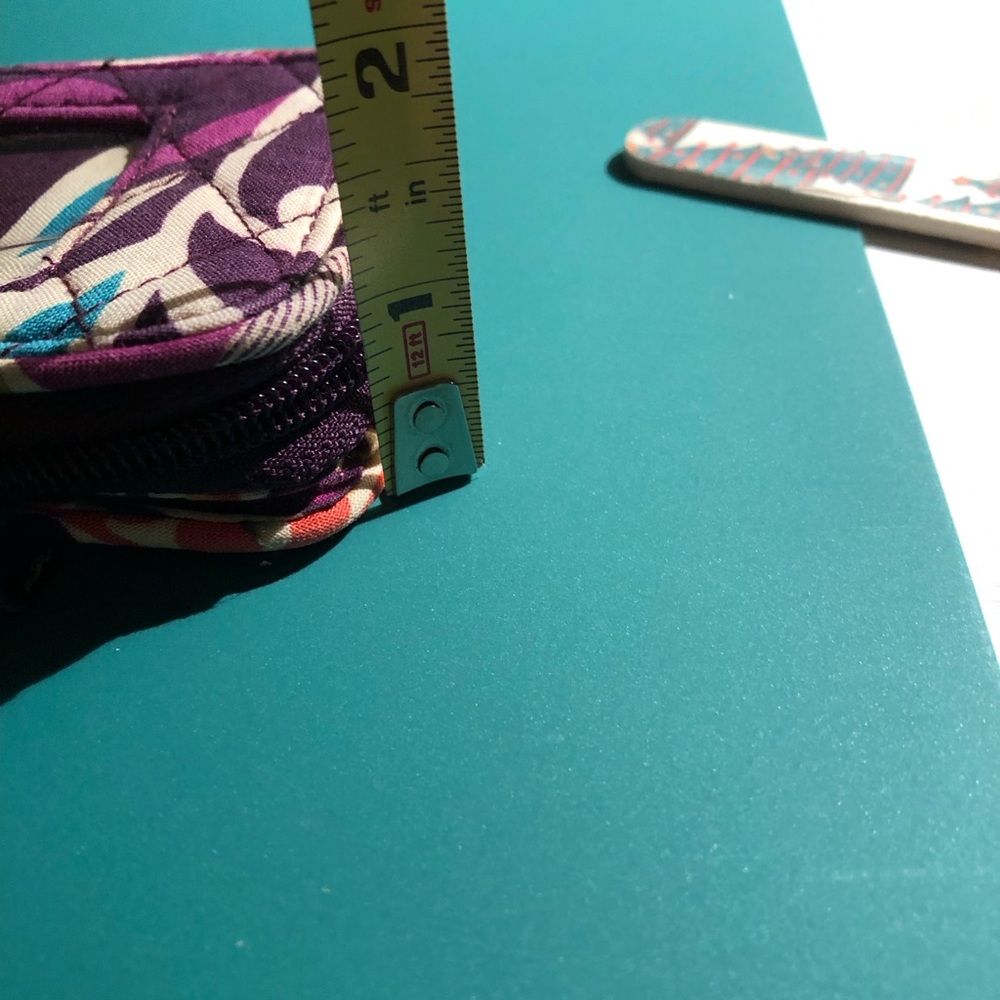 Vera Bradley Wristlet - GUC - Picture 8 of 8